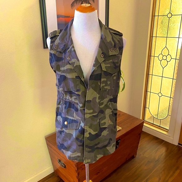 LOVE TREE  VEST CAMO,  M - Picture 5 of 16